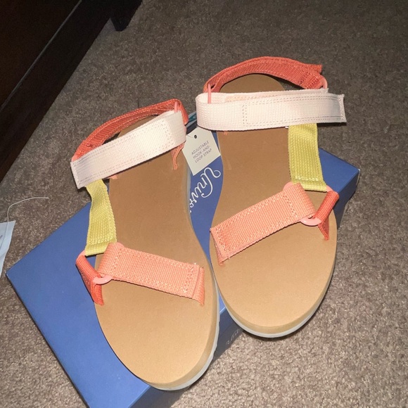 Universal Thread Sandals - Picture 1 of 4